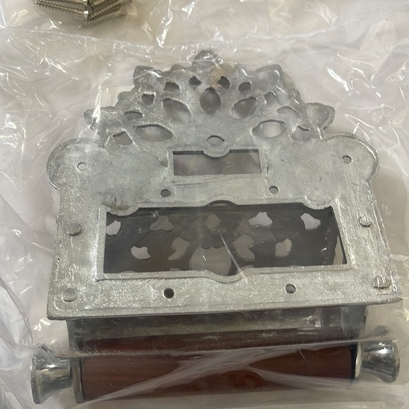 Amazing Hardware Victorian SOLID BRASS TOILET PAPER HOLDER. - Picture 5 of 5